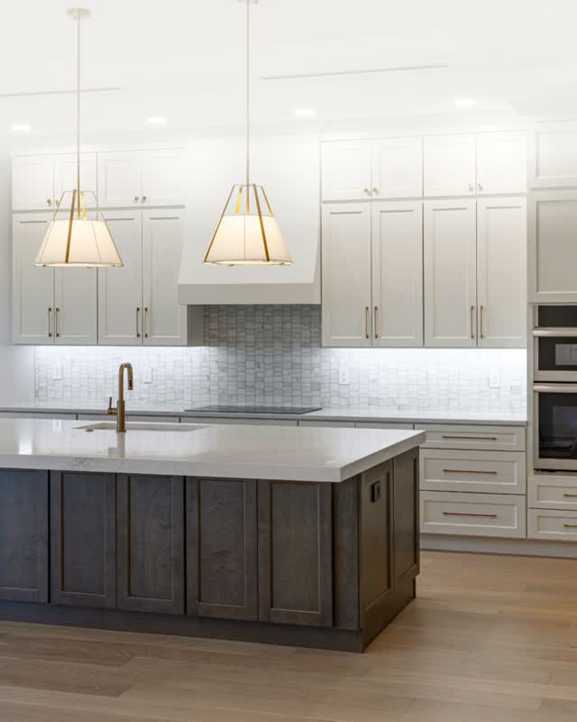 🍳 Kitchens are a busy, and sometimes messy, part of the home. Flooring options that can handle this everyday wear and still look great include:

&bull; Tile: Made to handle water and heavy use.
&bull; Luxury Vinyl: Low maintenance with lots of versatility.
&bull; Waterproof Laminate: An affordable choice for busy kitchens.
&bull; Natural Stone: Handles daily demands while adding natural character.

Start your kitchen flooring project with Footprints Floors. Call 202-933-5886 to schedule your free estimate today!

