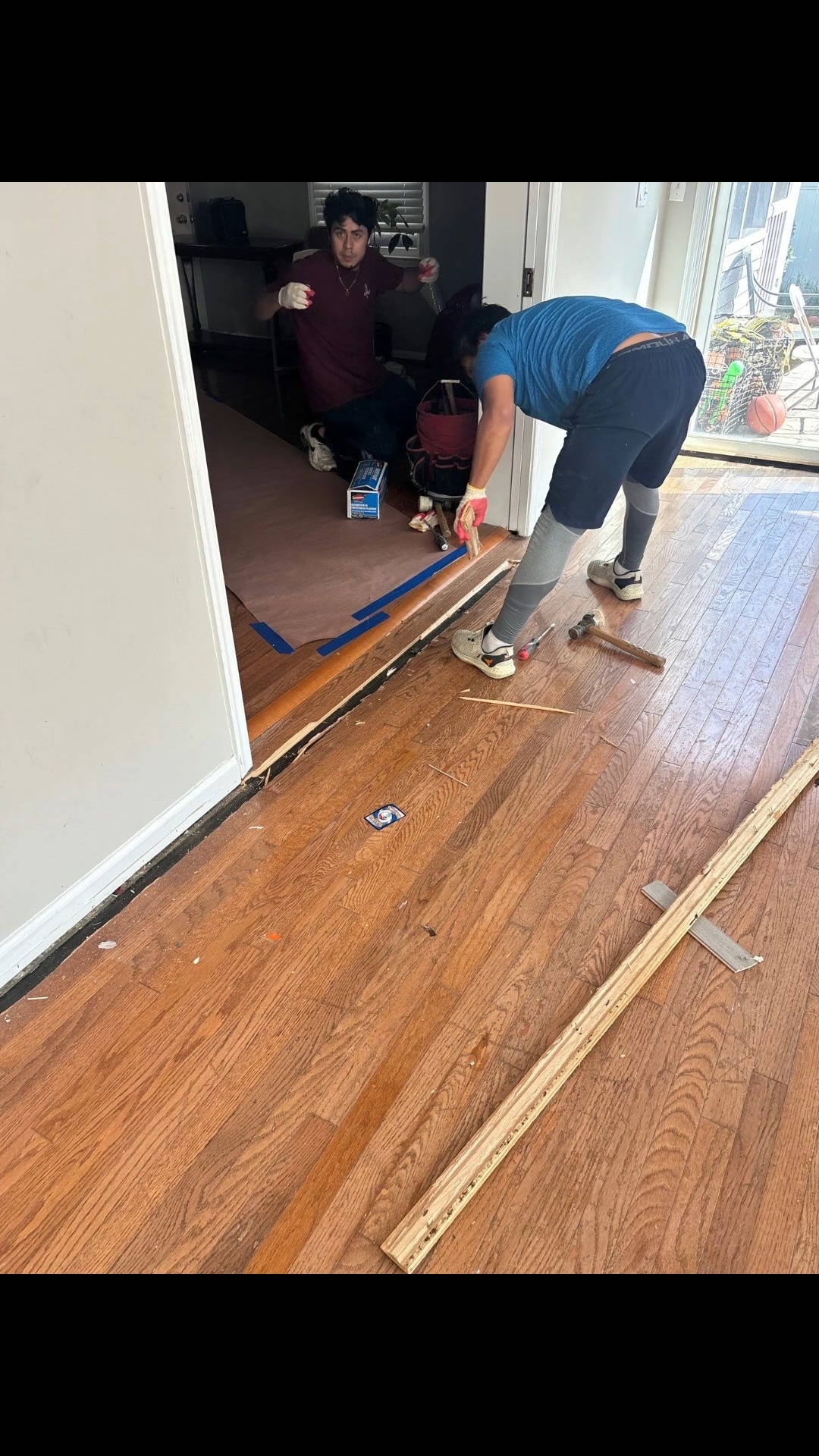Grace's sunroom went from worn-out floors full of bumps and humps to a beautiful, clean, and durable LVP floor. The transformation speaks for itself&mdash;smooth, stylish, and built to last. Another 5-star project proudly completed by Footprints Floors of Fairfax!

Click the link in our bio to visit our website and schedule a free estimate or to learn more.
https://tinyurl.com/ftprntsflrsfrfx

