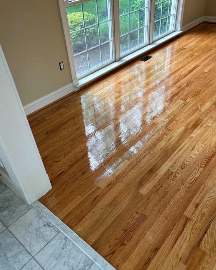 See the entirety of our client's living room flooring, newly refinished by the Footprints team in Great Falls, VA✨

A fresh finish enhances wood&rsquo;s natural beauty and adds a durable protective layer to withstand everyday wear. This cost-effective process revives tired floors and restores their shine, strength, and style.

For squeaky clean results and glowing service. Click the link to visit our website and schedule a free estimate or to learn more.
https://tinyurl.com/ftprntsflrsfrfx


