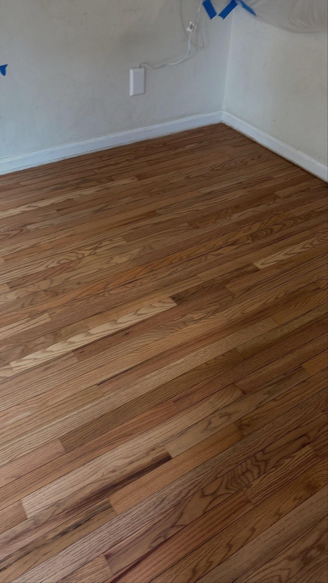 From dated carpet to stunning natural oak! ✨ We just wrapped up a full flooring renovation in Florence, KY. Our team replaced old surfaces with high-quality natural oak planks, creating a seamless, cohesive look throughout the entryway, kitchen, hallways, and living spaces. There is nothing quite like the warmth of real hardwood. 🪵🏠 Ready to transform your floors? Click the link in our bio to book your free estimate! 