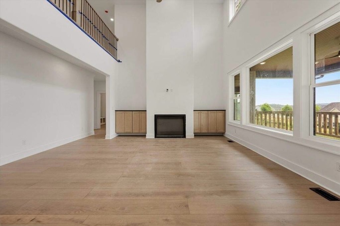 The details make the difference.
3,400 sq ft of luxury vinyl plank flooring and two custom Calcutta tile shower installations wrapped up for a premier home builder in Oak Ridge, TN. Every square foot installed with precision and care.
If you&rsquo;re a builder, designer, or homeowner who doesn&rsquo;t settle, neither do we.
DM us or call 865-351-6151 to get your project started.
@footprintsfloorsknoxville
