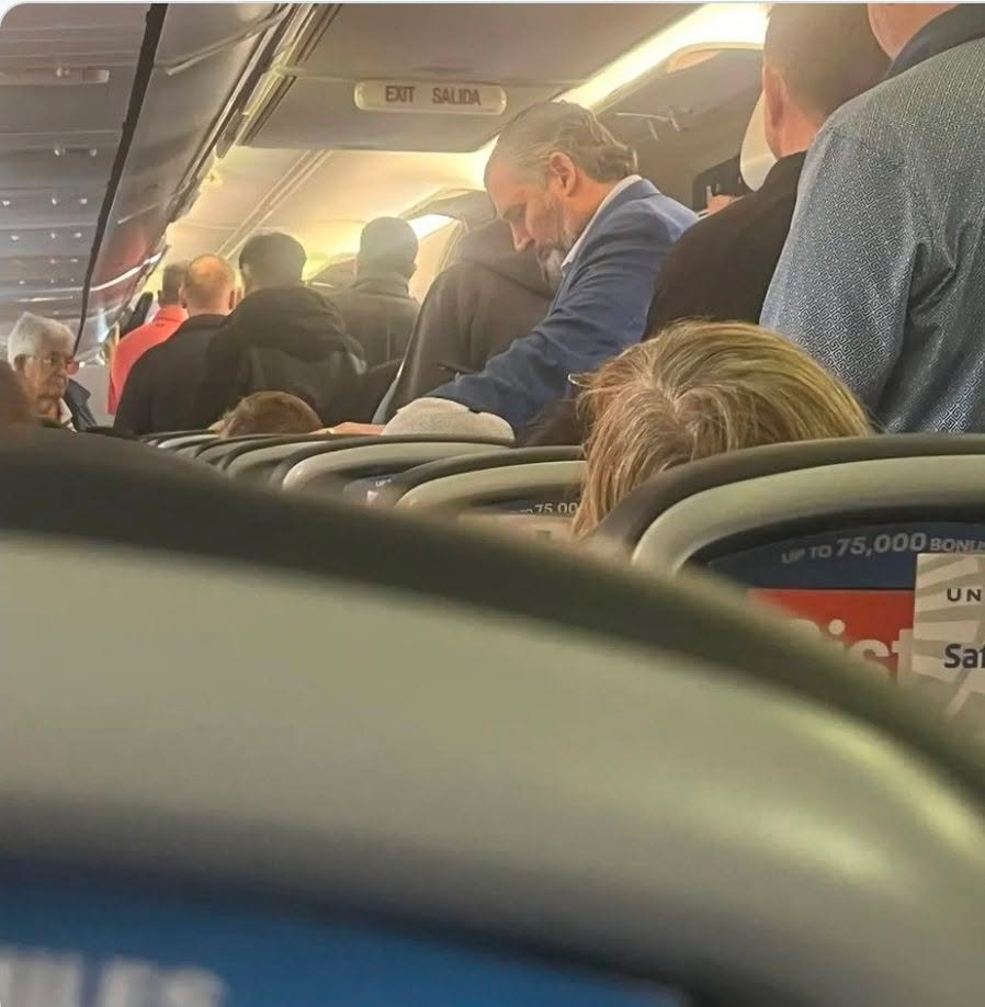 Hey the real proof that we're in for another snow-mageddon in Texas.... fled-Ted Cancun-Cruz is seen boarding a plane....shut off you water and panic buy firewood now!