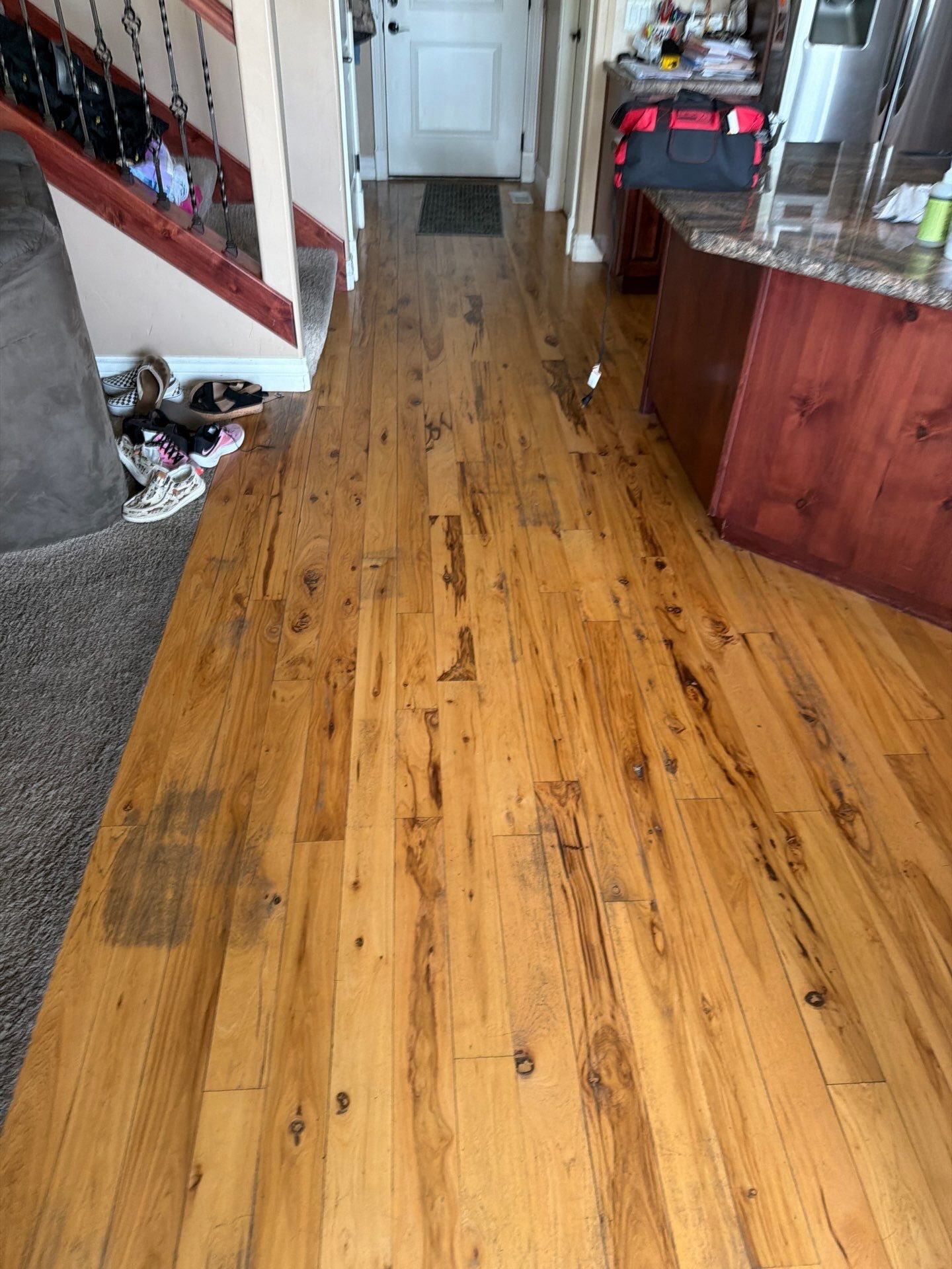 A beautiful example of how a natural finish can transform a space. Footprints Floors of Northern Utah delivered a clean, professional installation that lets the wood&rsquo;s natural character, grain, and variation take center stage. The consistent layout, crisp transitions, and attention to detail create a warm, polished look that feels both timeless and high-end.
Natural beauty. Professional craftsmanship. A clean finish that speaks for itself.