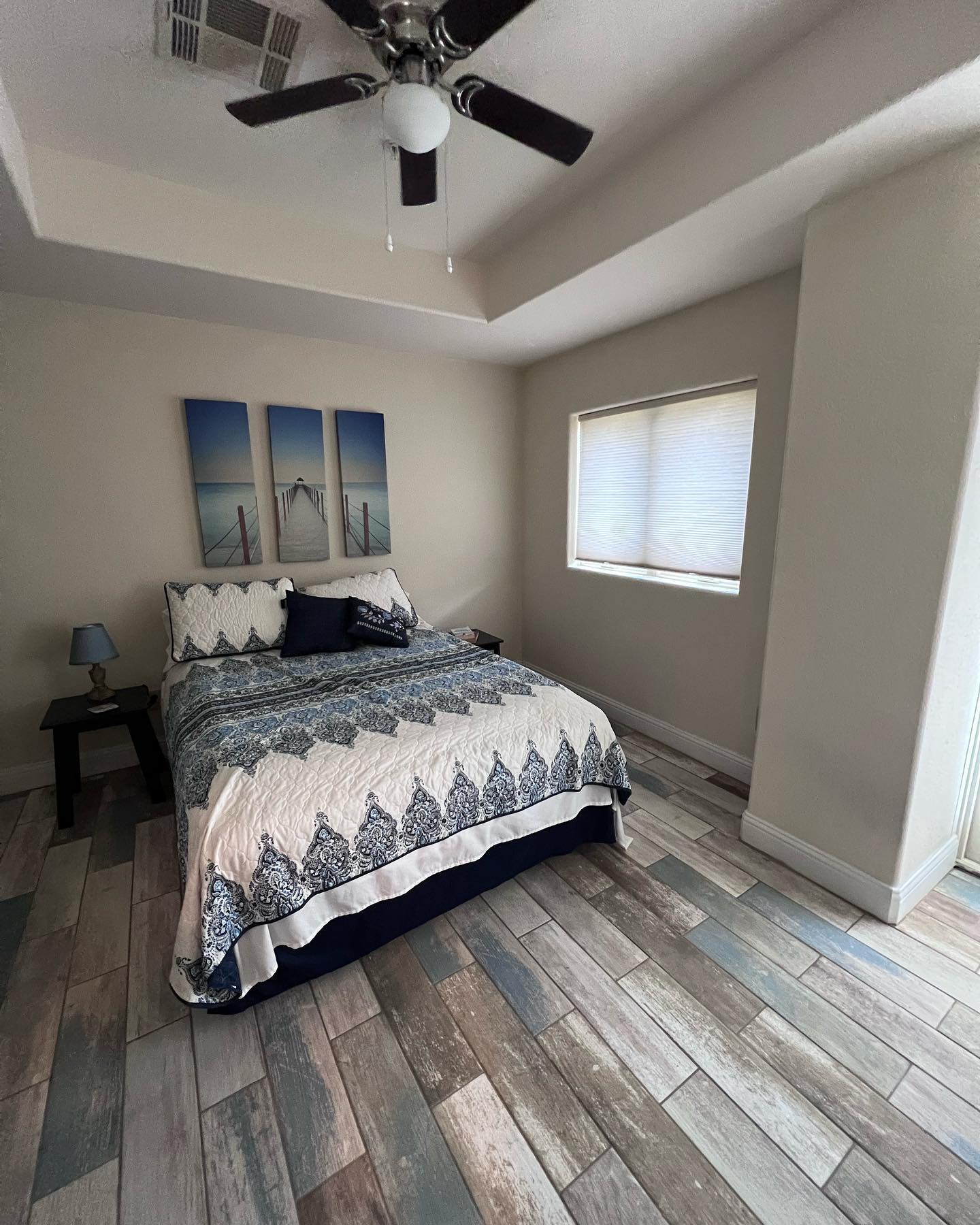 Happy Monday! Last week we were able to remove old carpet and install this beautiful multi colored tile! Give us a call at (956)253-8300 for your free estimate 
Great Floors|Great Impressions 👣👣