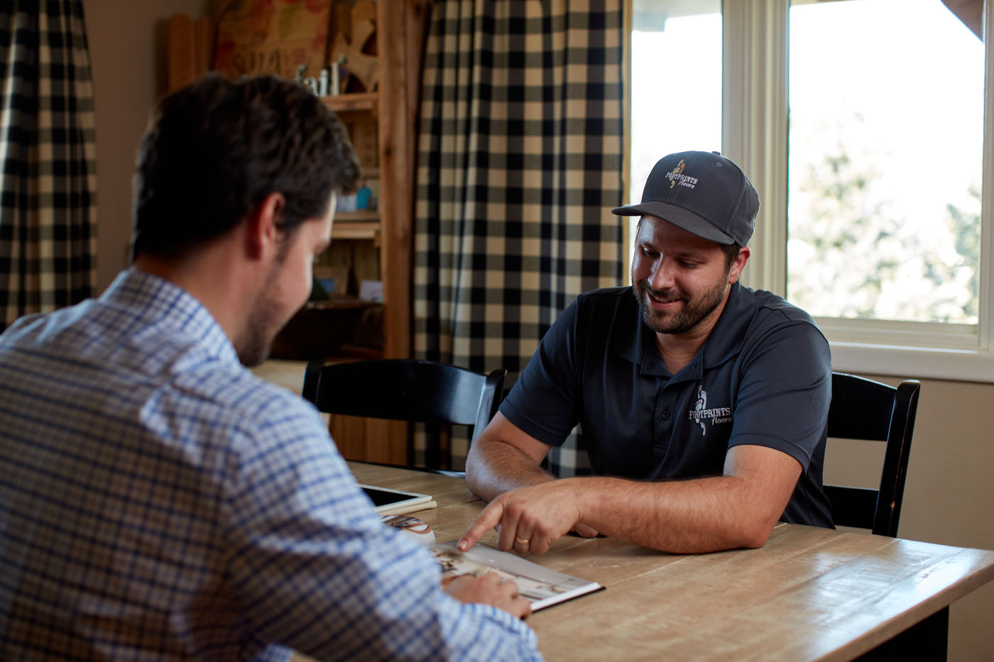 A Footprints Floors expert helping a customer decide on their flooring in Arlington / Collierville.