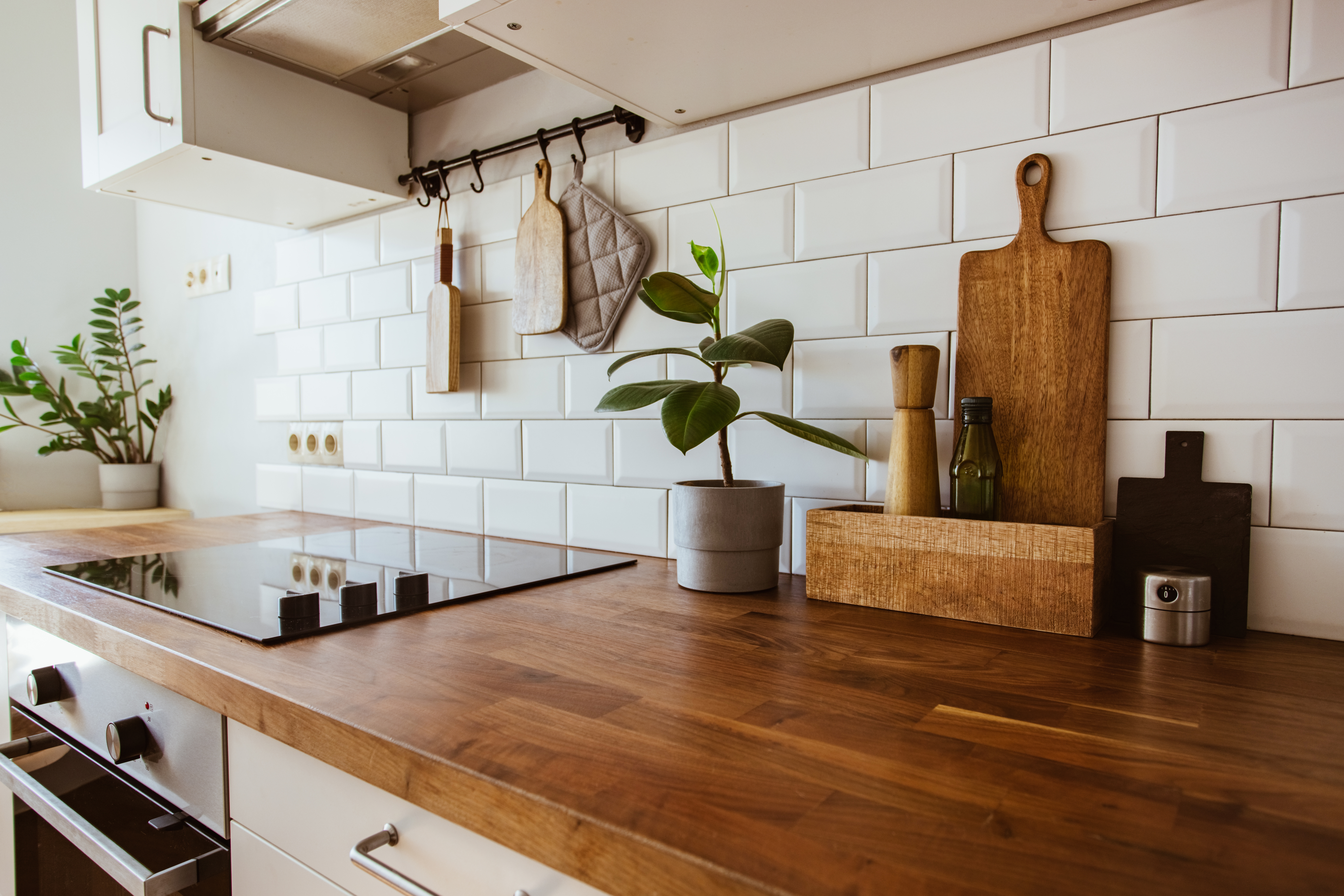 A picture of a finished kitchen backsplash installation in Reno-Sparks Metro, NV from Footprints Floors.
