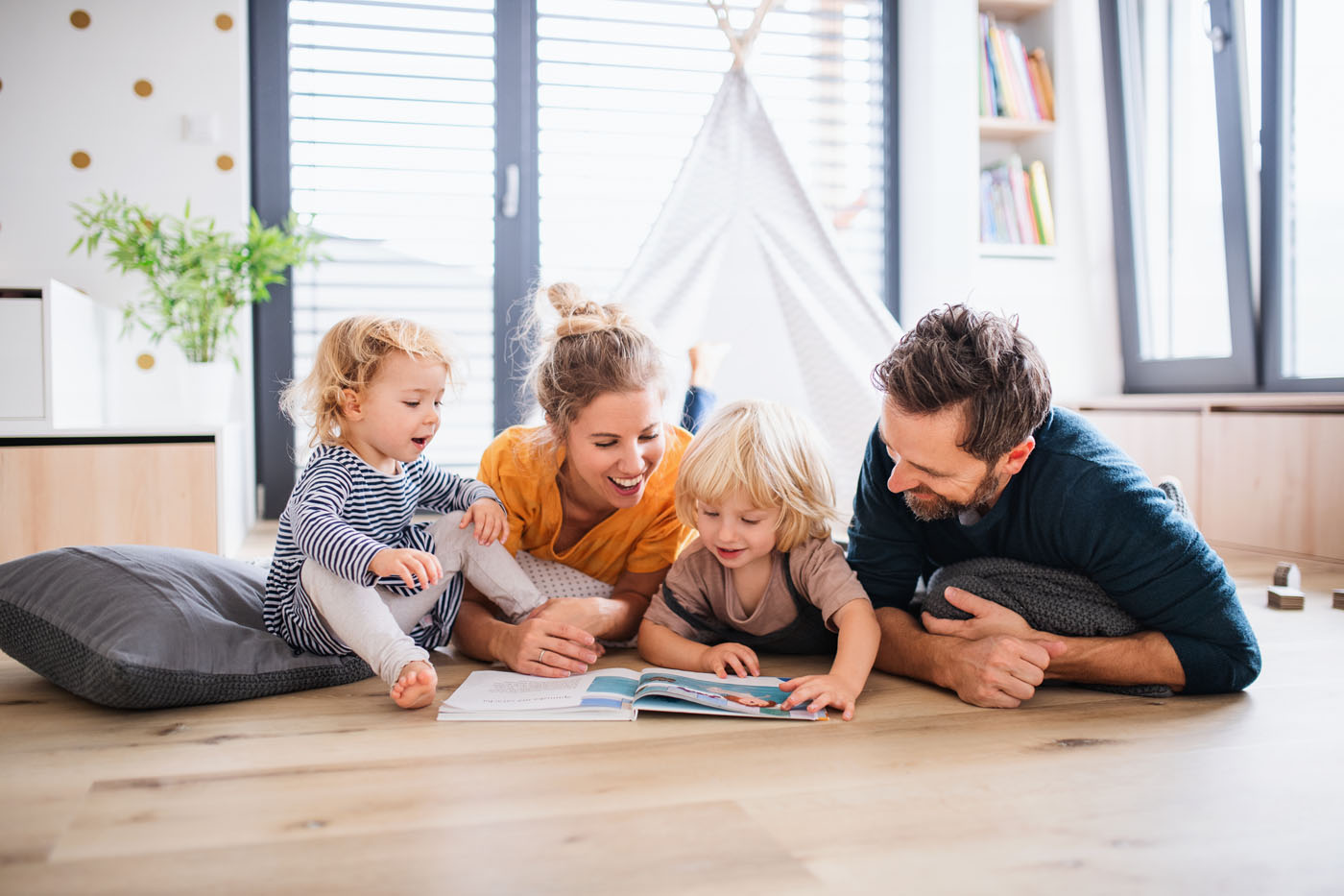 A family sitting at a kitchen table.