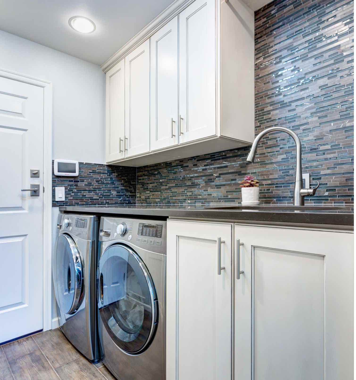 Professional backsplash installation -  Footprints Floors .